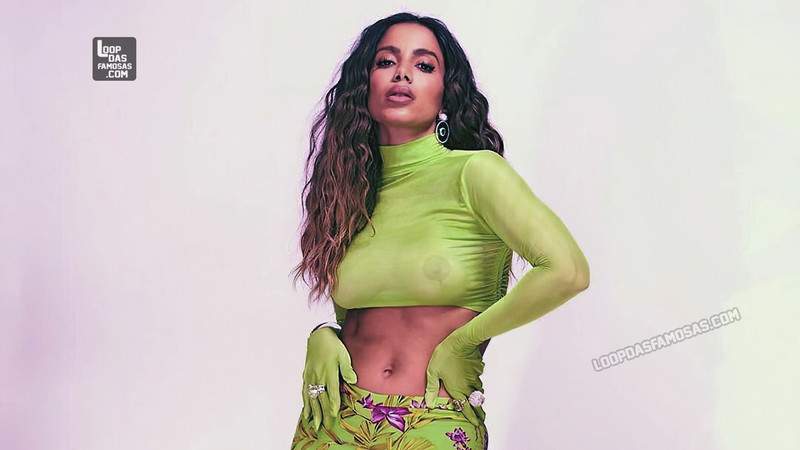 Anitta sensual em ensaio para a revista “Quem”